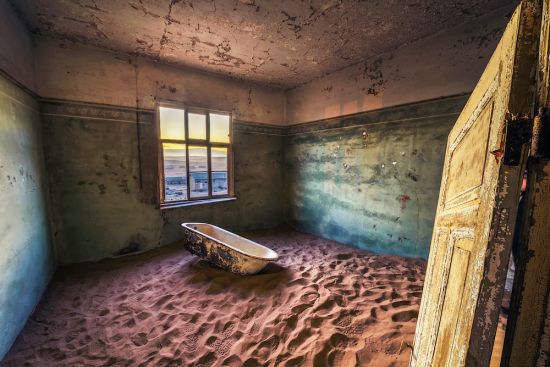 kolmanskop namibia bathtub